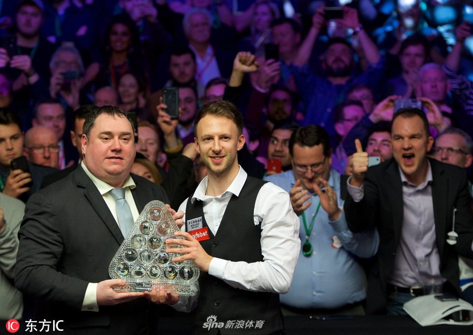 斯诺克大师赛特鲁姆普捧杯图集