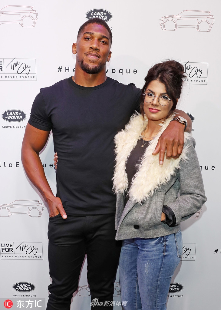 拳王约书亚出席代言活动