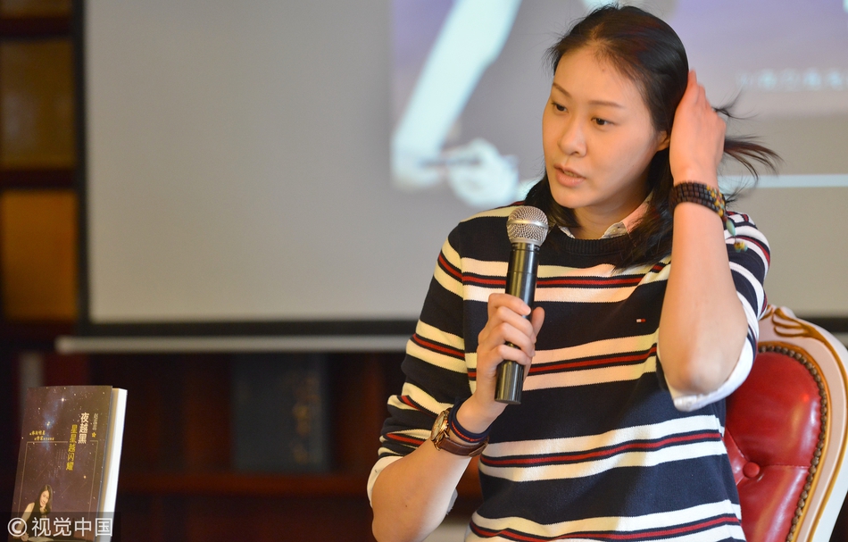 赵蕊蕊出席新书签售会