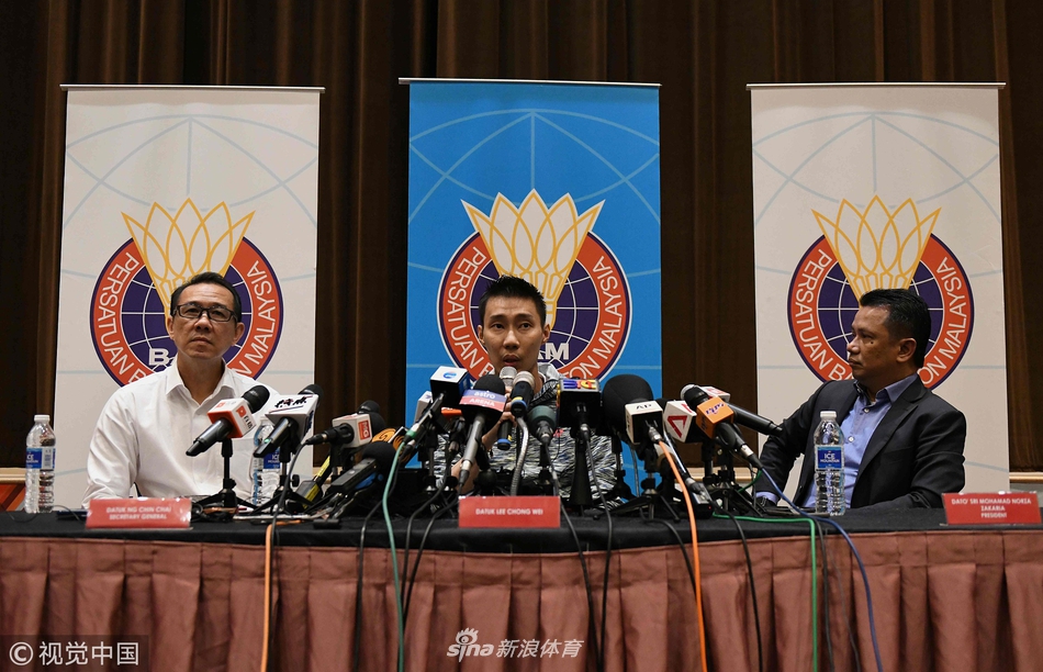 李宗伟患癌后首次出席发布会