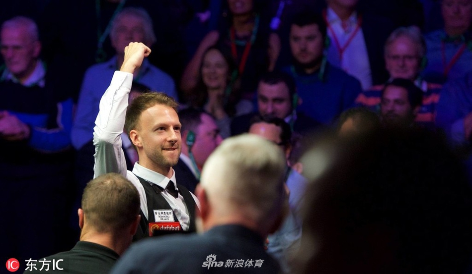 斯诺克大师赛特鲁姆普捧杯图集