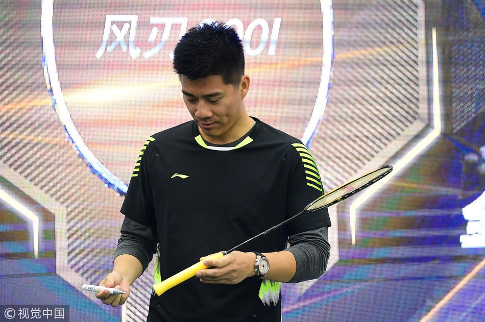 傅海峰现身沈阳出席活动