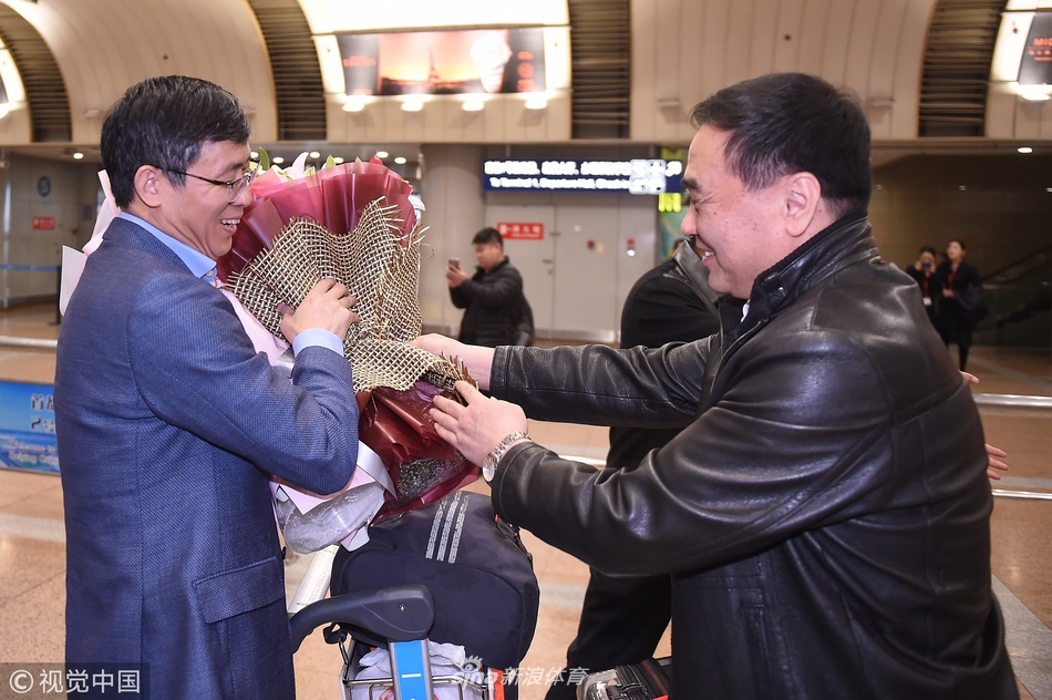 中国举重队凯旋归国