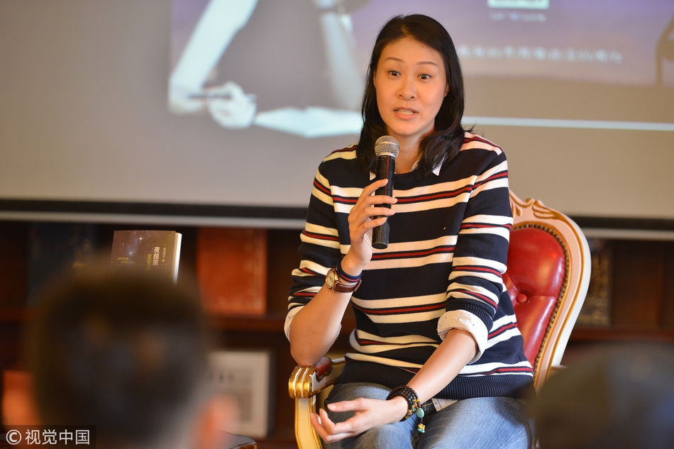 赵蕊蕊出席新书签售会