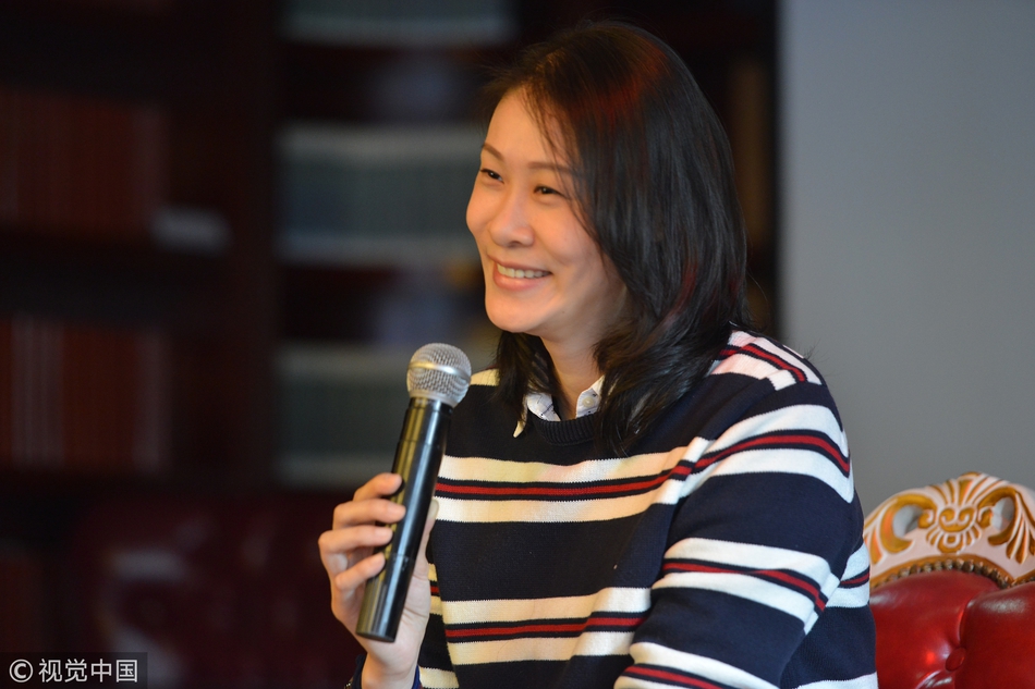 赵蕊蕊出席新书签售会