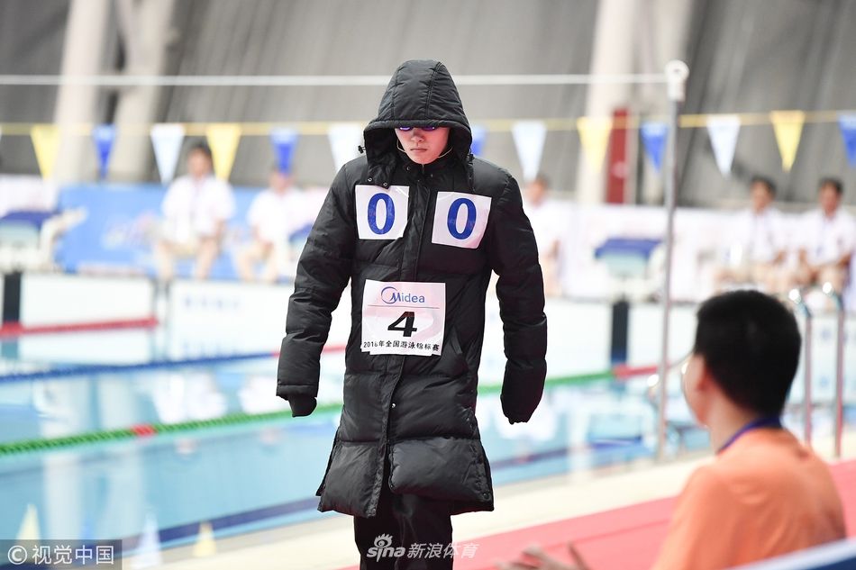 全锦赛傅园慧50仰夺冠