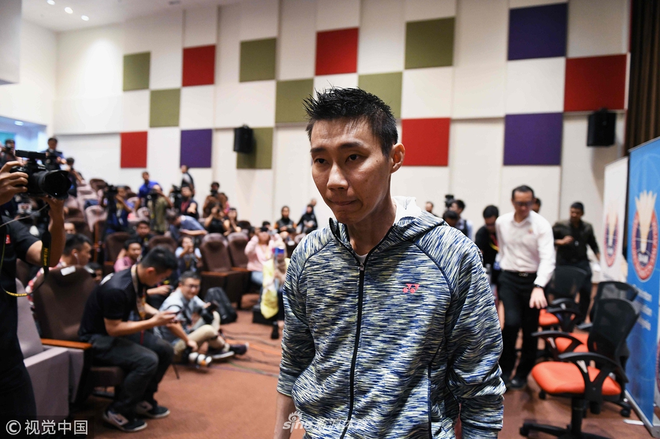 李宗伟患癌后首次出席发布会