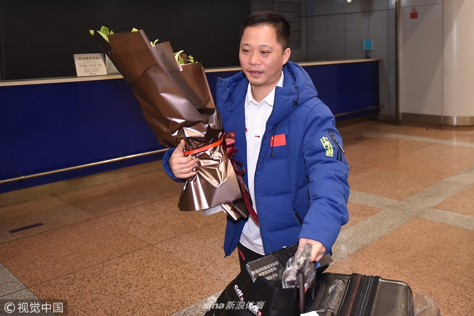 中国举重队凯旋归国