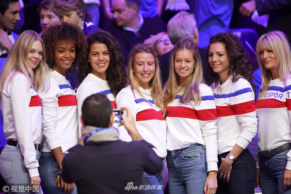 法国太太团集体亮相戴杯决赛