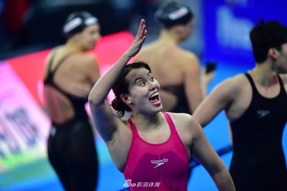 新浪直击短池世锦赛傅园慧变表情包