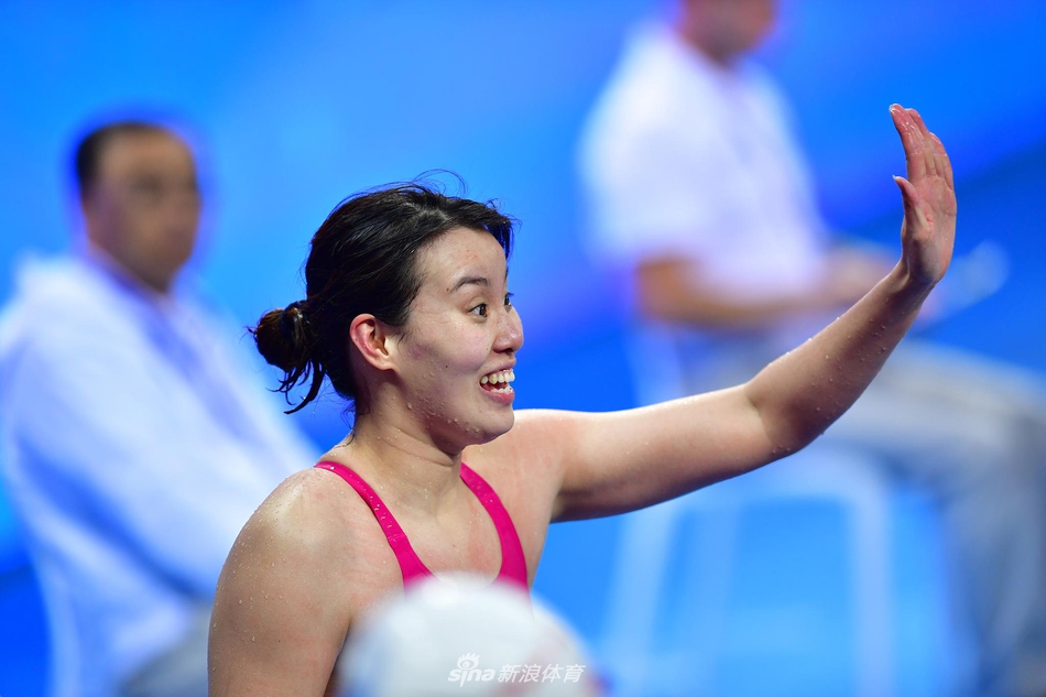 新浪直击短池世锦赛傅园慧变表情包