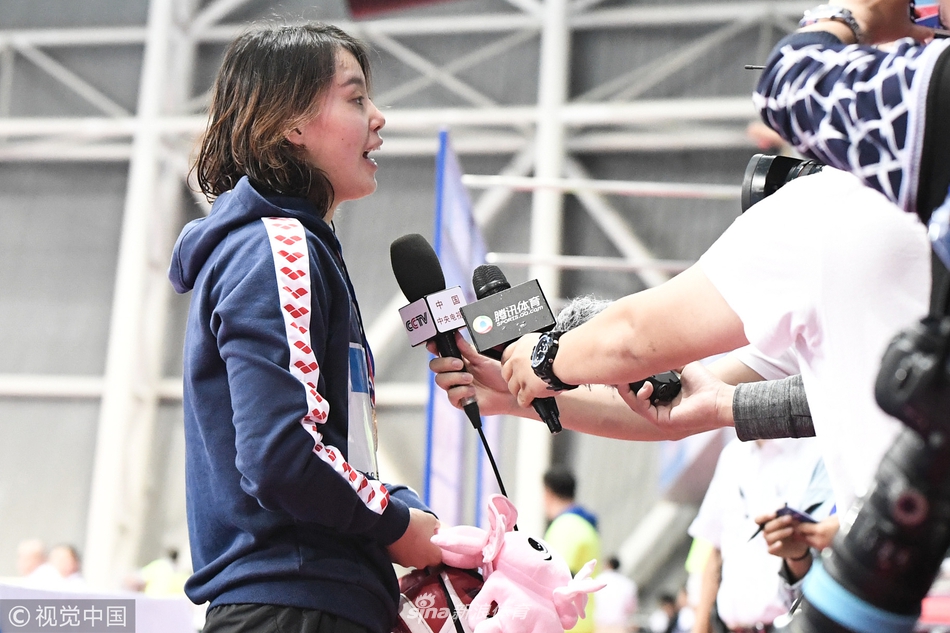 全锦赛傅园慧50仰夺冠