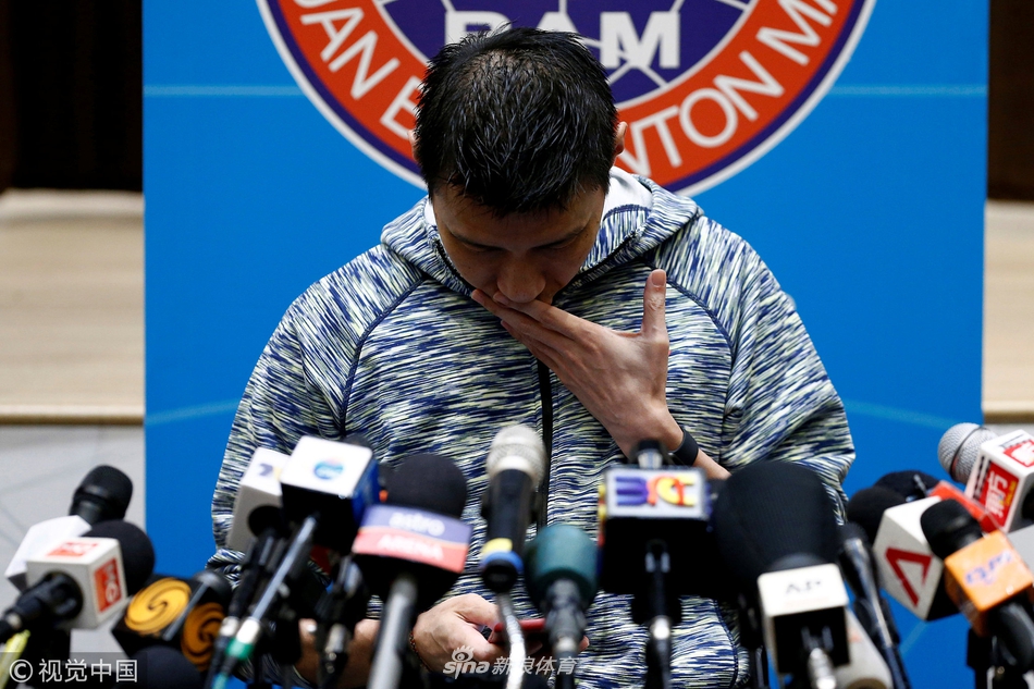 李宗伟患癌后首次出席发布会