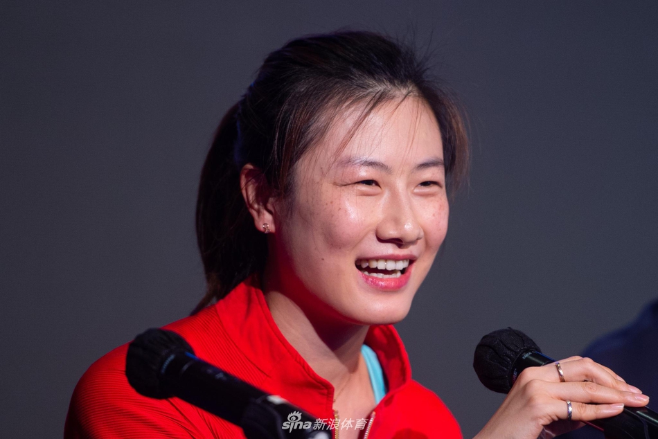 马龙、丁宁等出席澳门赛抽签