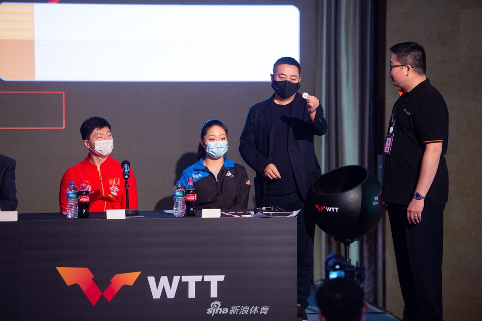 马龙、丁宁等出席澳门赛抽签