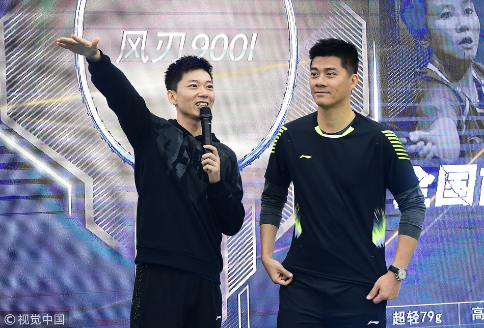 傅海峰现身沈阳出席活动