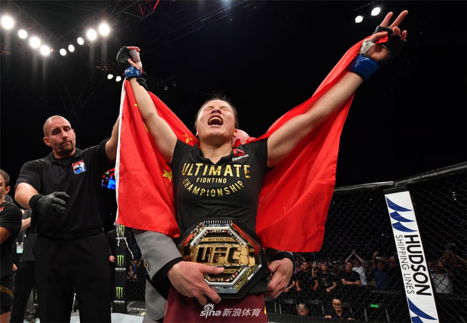 张伟丽获UFC世界冠军