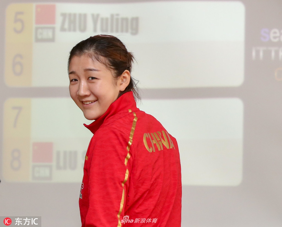 樊振东陈梦出席总决赛抽签