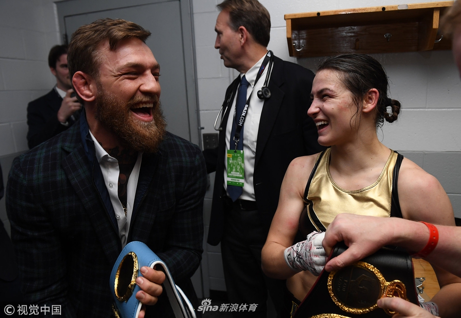 麦格雷戈现身助阵女子拳王赛