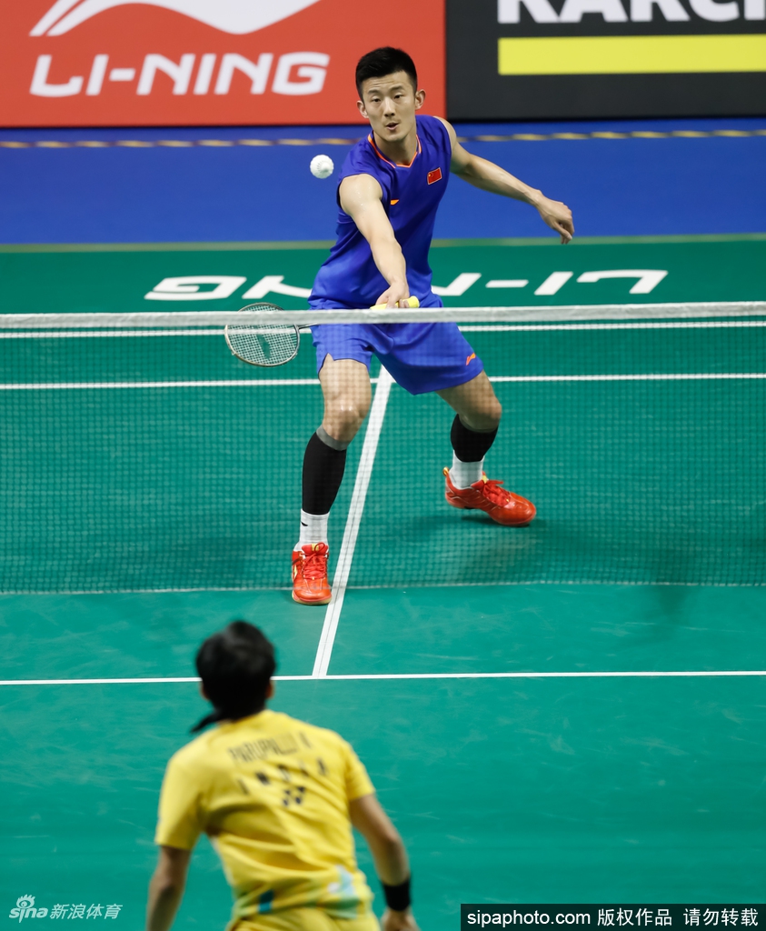 新加坡赛谌龙2-1进八强