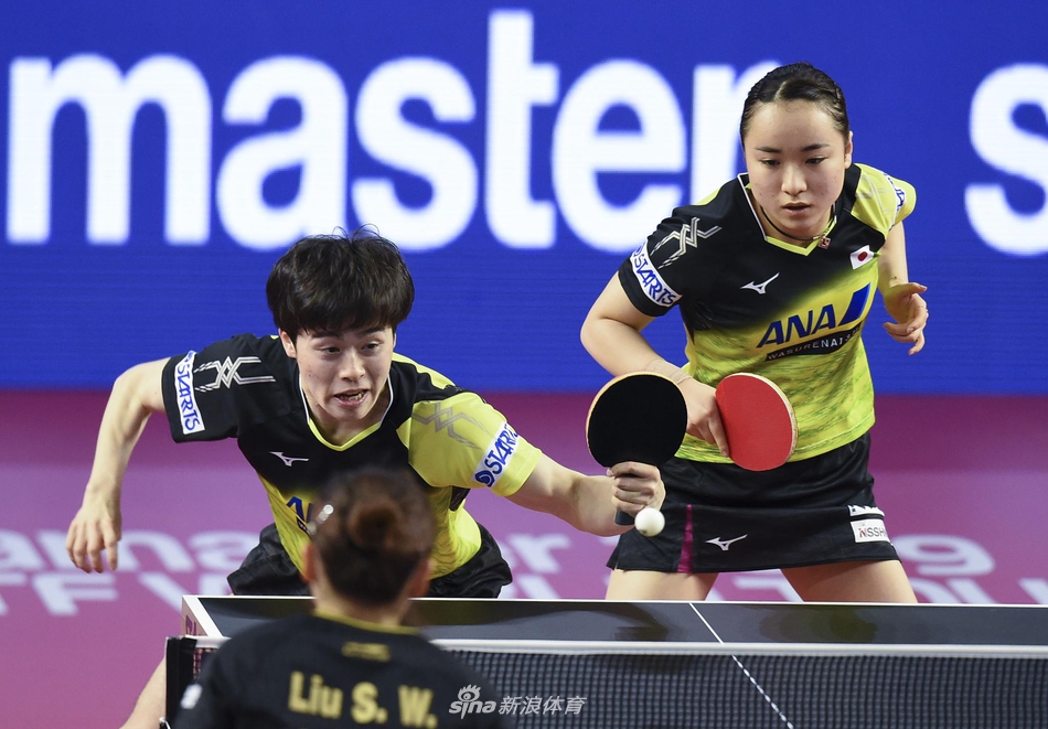 卡乒赛昕雯联播混双夺冠