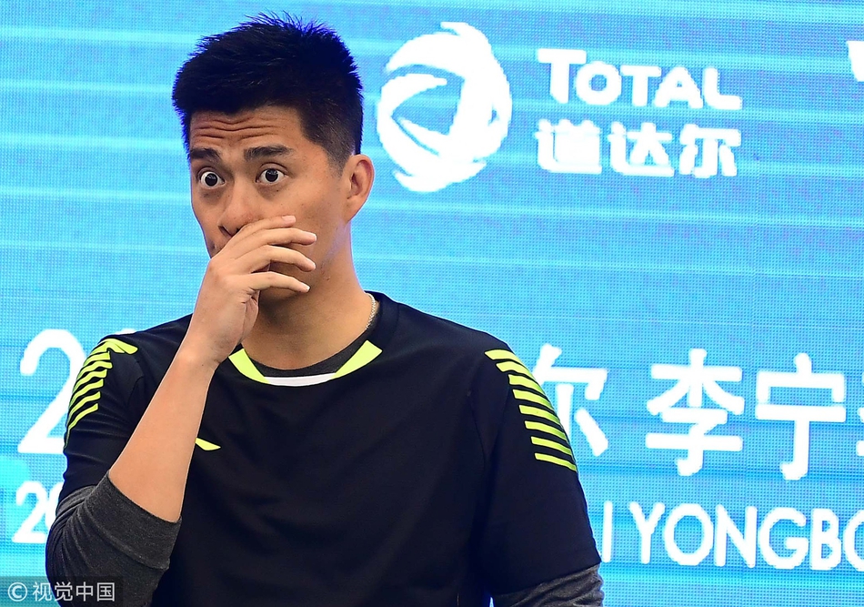 傅海峰现身沈阳出席活动