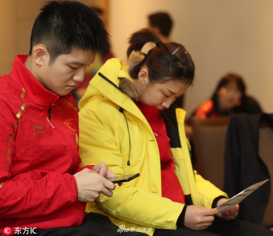 樊振东陈梦出席总决赛抽签