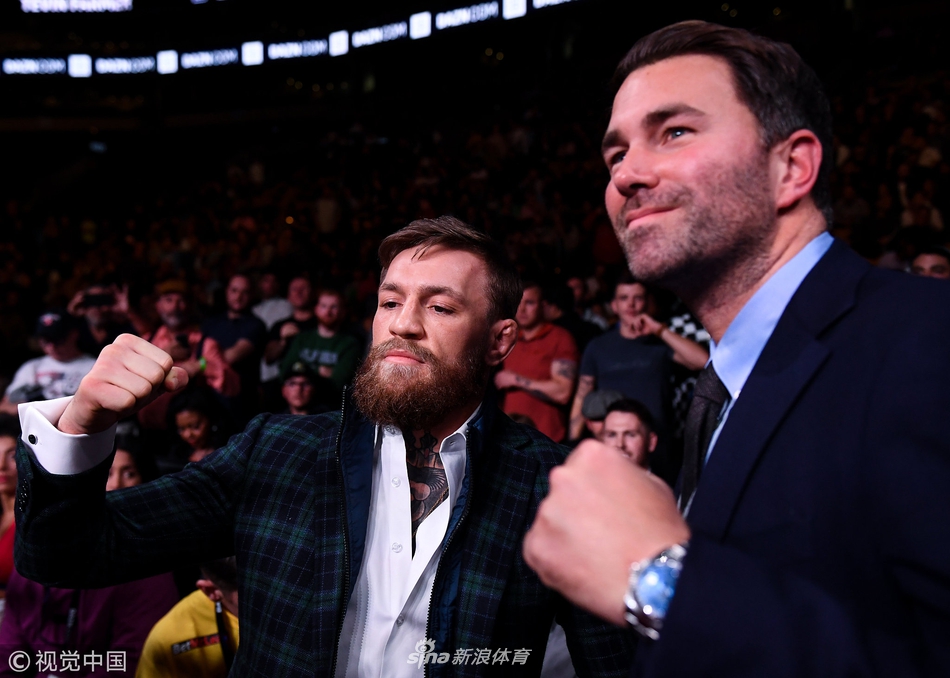 麦格雷戈现身助阵女子拳王赛