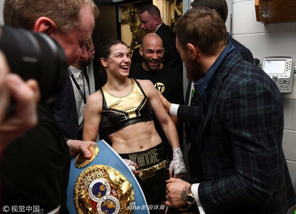 麦格雷戈现身助阵女子拳王赛