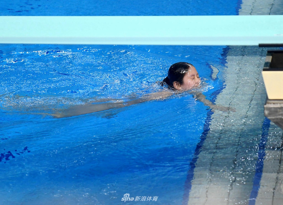 跳水冠军赛赖诗韵一米板夺冠