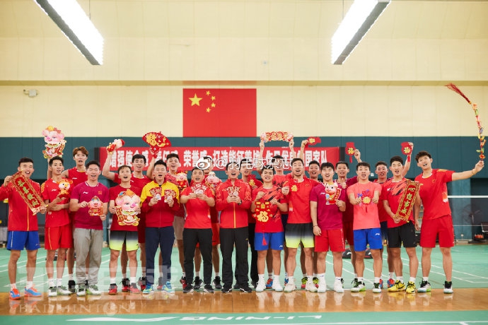 国羽集体给全国人民拜年