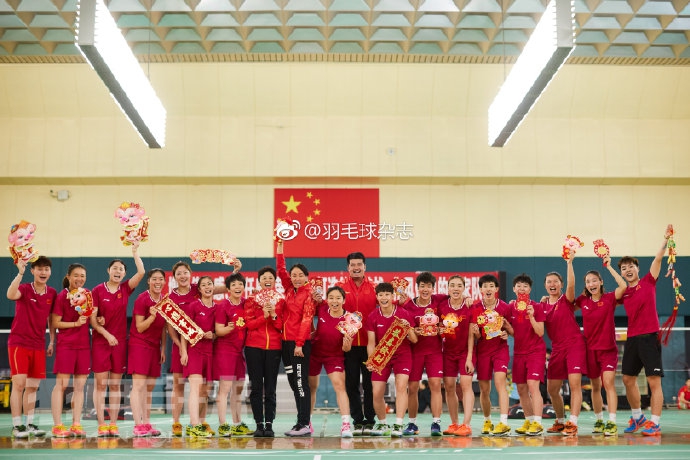 国羽集体给全国人民拜年