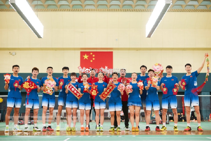 国羽集体给全国人民拜年