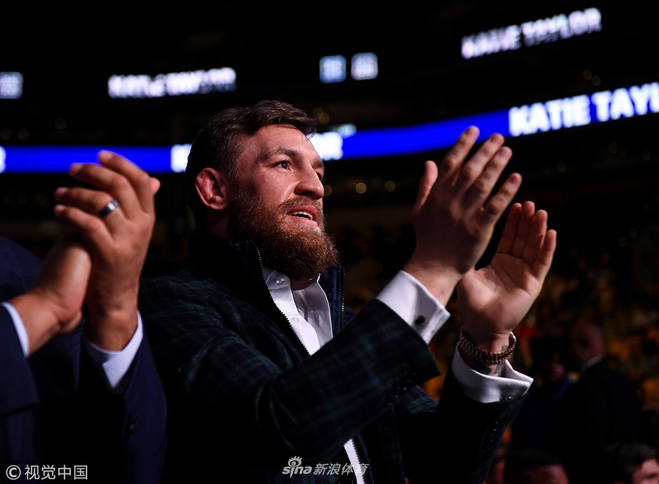 麦格雷戈现身助阵女子拳王赛