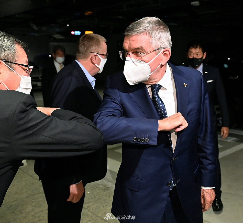 国际奥委会主席巴赫抵达日本