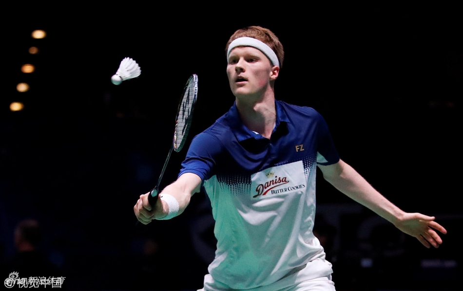 全英赛首轮石宇奇2-0安东森