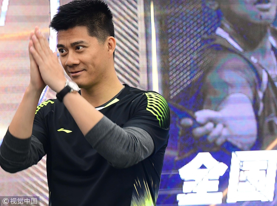 傅海峰现身沈阳出席活动