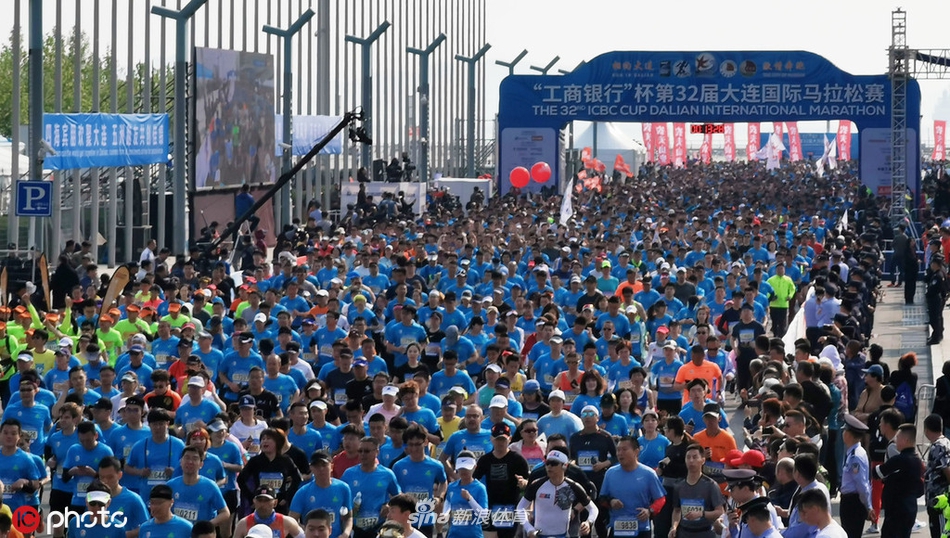 2019大连国际马拉松赛鸣枪开赛