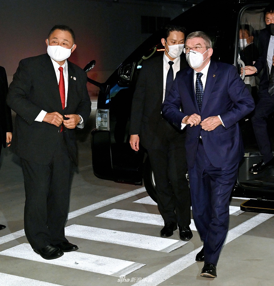 国际奥委会主席巴赫抵达日本