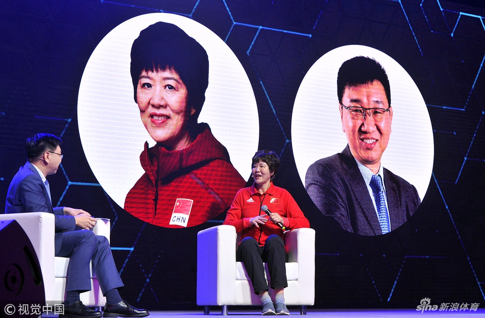 郎平现身福州出席商业活动