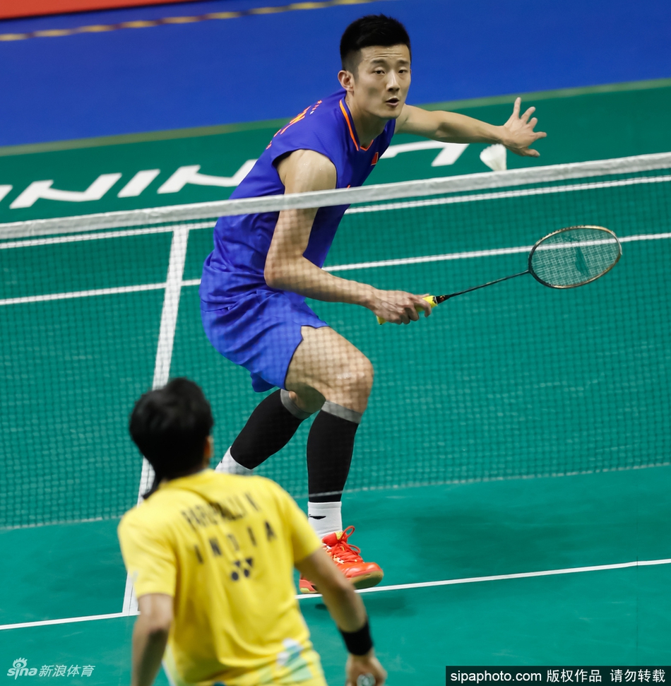 新加坡赛谌龙2-1进八强