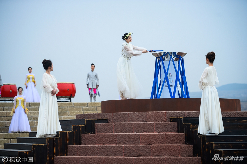 张豆豆采集青运会圣火彩排