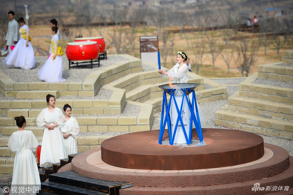 张豆豆采集青运会圣火彩排