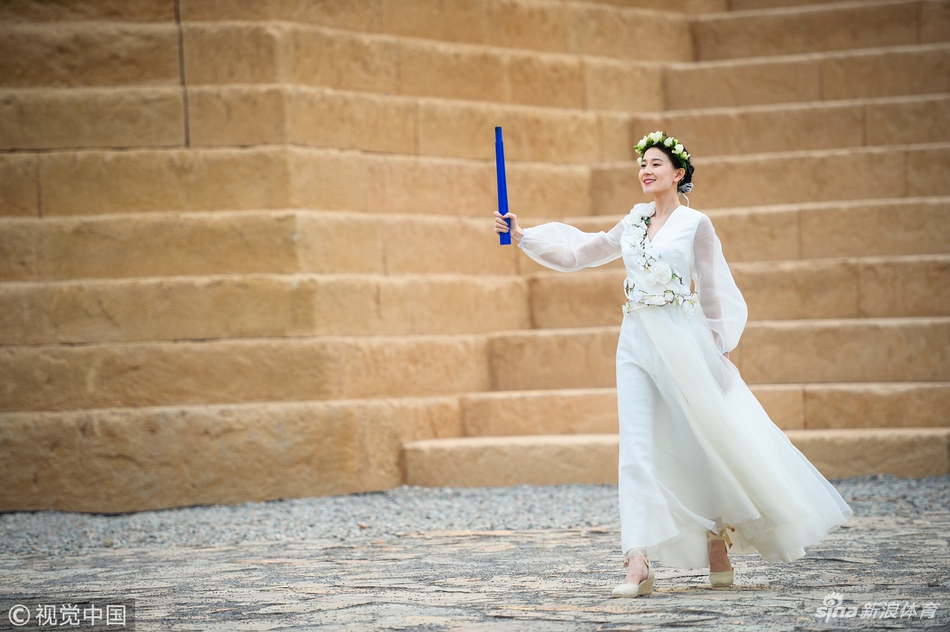 张豆豆采集青运会圣火彩排