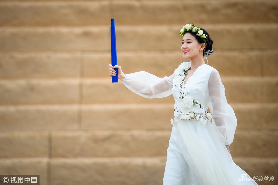 张豆豆采集青运会圣火彩排