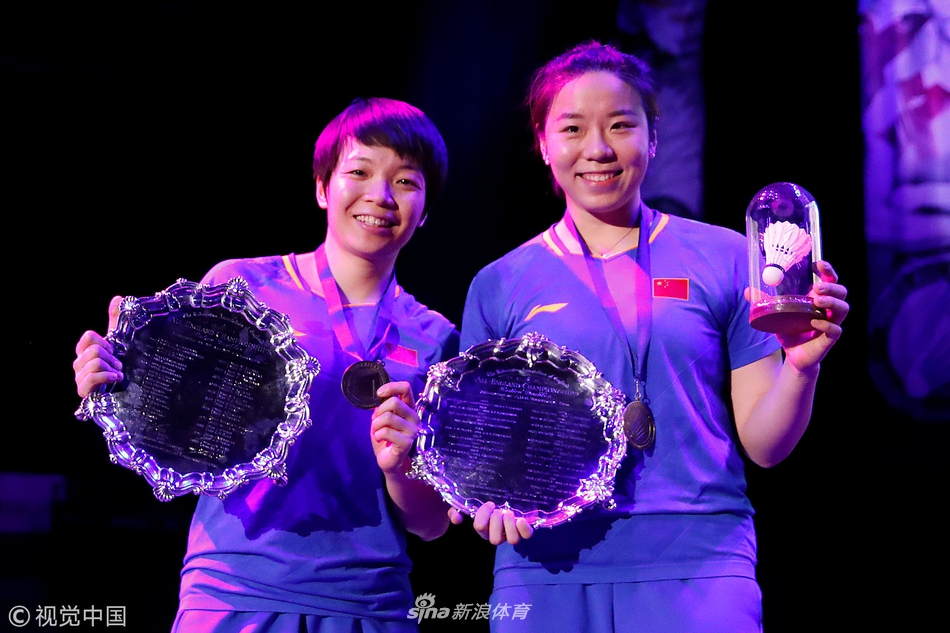 全英女双陈清晨／贾一凡捧杯