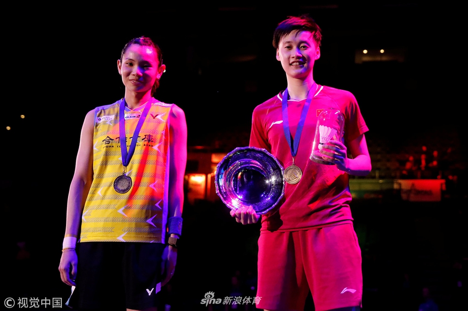 全英赛陈雨菲夺冠颁奖图集