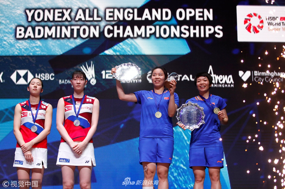 全英女双陈清晨／贾一凡捧杯