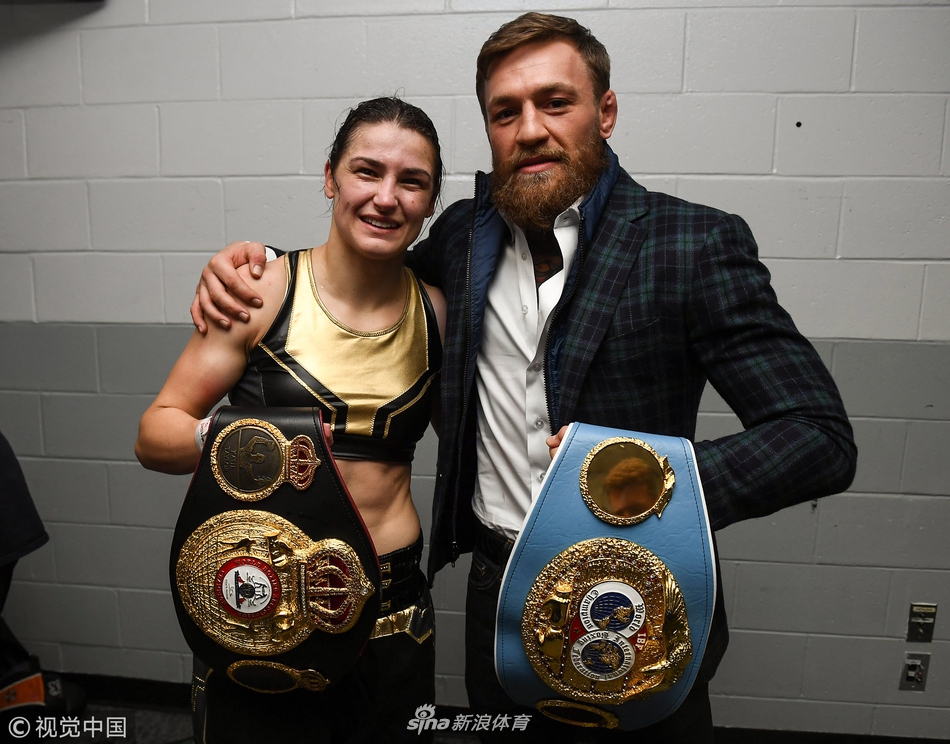 麦格雷戈现身助阵女子拳王赛