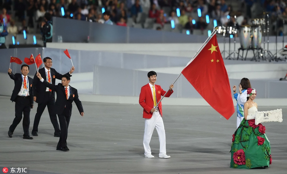 盘点历届亚运会开幕式中国旗手